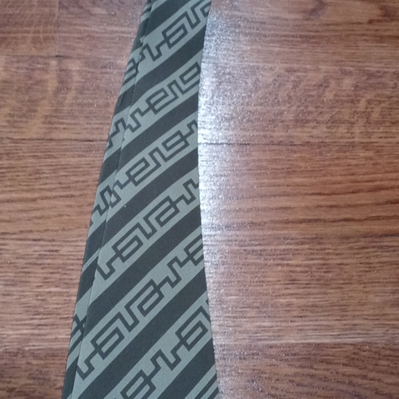 Giorgio Armani 100% silk pattern tie - Picture 4 of 5